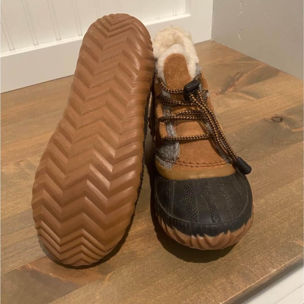 Sorel kids boots, new never worn. Size 1